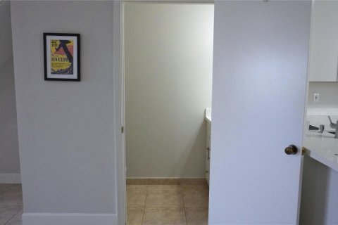 Снять в аренду таунхаус в Уэстон, Флорида 3 комнаты, 134.06м2, № 2249975 - фото 9