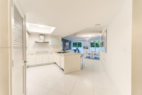 Copropriété à louer à Sunny Isles Beach, Floride: 4 chambres, 162.21 m2 № 2001310 - photo 4
