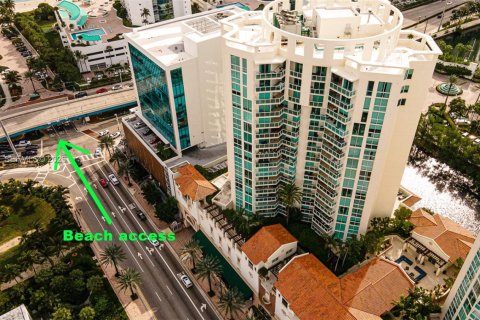 Copropriété à louer à Sunny Isles Beach, Floride: 4 chambres, 162.21 m2 № 2001310 - photo 2