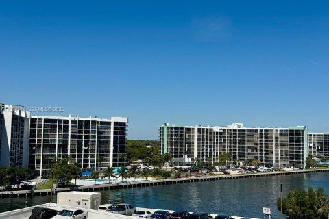 Copropriété à louer à Hollywood, Floride: 2 chambres, 117.99 m2 № 2048581 - photo 26