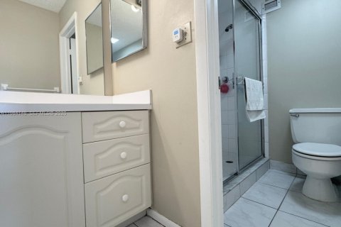 Copropriété à louer à Hollywood, Floride: 2 chambres, 117.99 m2 № 2048581 - photo 19