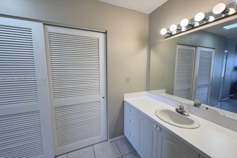 Copropriété à louer à Hollywood, Floride: 2 chambres, 117.99 m2 № 2048581 - photo 20
