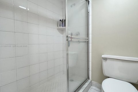 Copropriété à louer à Hollywood, Floride: 2 chambres, 117.99 m2 № 2048581 - photo 23