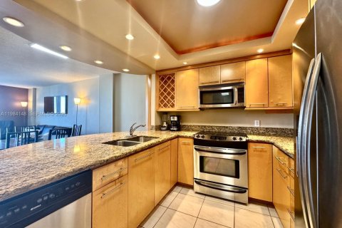 Copropriété à louer à Hollywood, Floride: 2 chambres, 117.99 m2 № 2048581 - photo 8