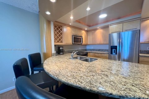 Copropriété à louer à Hollywood, Floride: 2 chambres, 117.99 m2 № 2048581 - photo 12