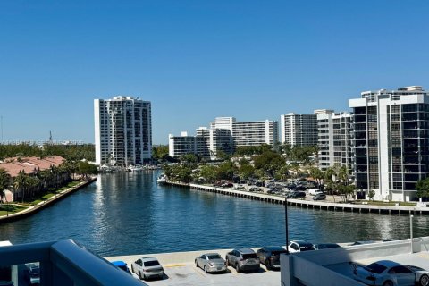 Copropriété à louer à Hollywood, Floride: 2 chambres, 117.99 m2 № 2048581 - photo 24