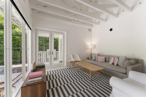 House in Key Biscayne, Florida 5 bedrooms, 379.88 sq.m. № 1787205 - photo 12