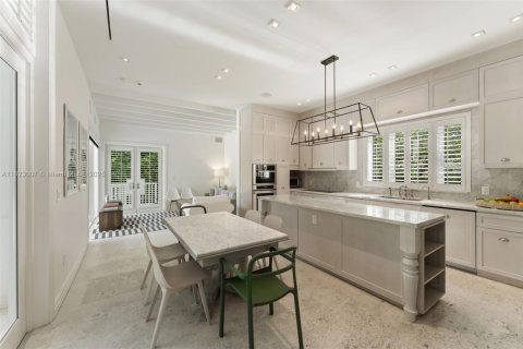 House in Key Biscayne, Florida 5 bedrooms, 379.88 sq.m. № 1787205 - photo 7