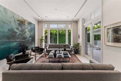 House in Key Biscayne, Florida 5 bedrooms, 379.88 sq.m. № 1787205 - photo 5