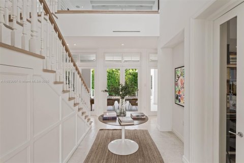House in Key Biscayne, Florida 5 bedrooms, 379.88 sq.m. № 1787205 - photo 2