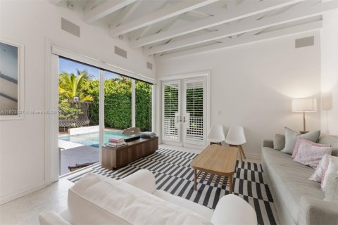 House in Key Biscayne, Florida 5 bedrooms, 379.88 sq.m. № 1787205 - photo 13