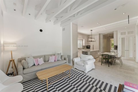 House in Key Biscayne, Florida 5 bedrooms, 379.88 sq.m. № 1787205 - photo 14