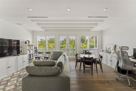 House in Key Biscayne, Florida 5 bedrooms, 379.88 sq.m. № 1787205 - photo 20