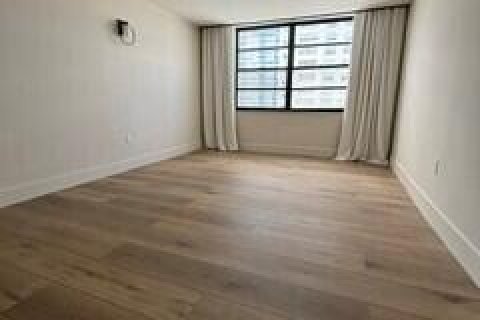 Condo in Aventura, Florida, 2 bedrooms  № 2182940 - photo 13