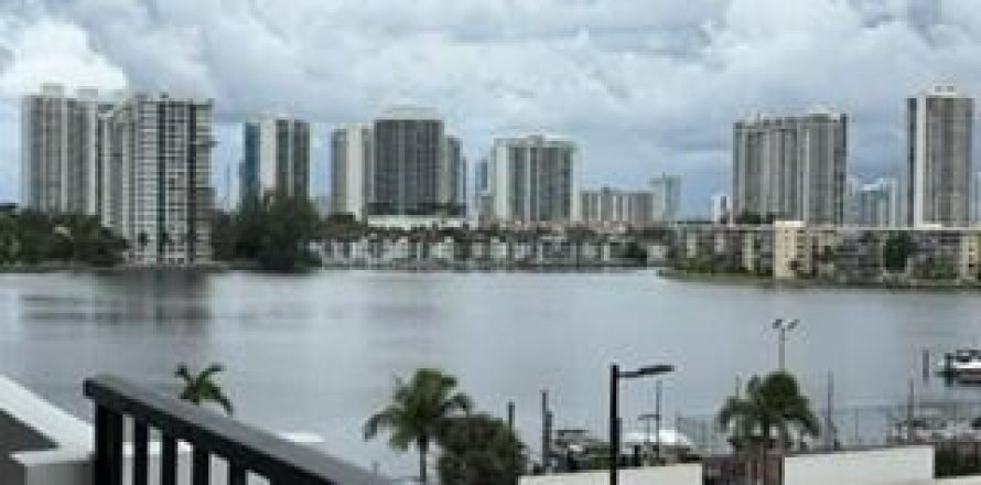 Condo in Aventura, Florida, 2 bedrooms  № 2182940