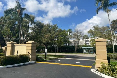 Condo in Miami, Florida, 3 bedrooms  № 2044322 - photo 2