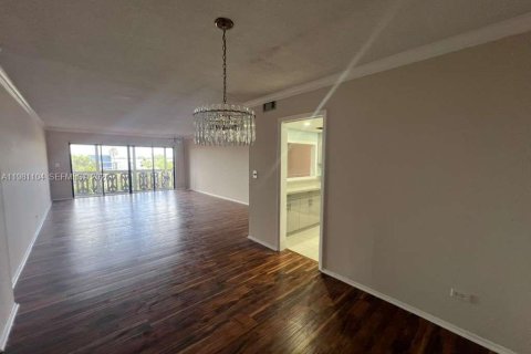 Condo in Miami, Florida, 3 bedrooms  № 2044322 - photo 9