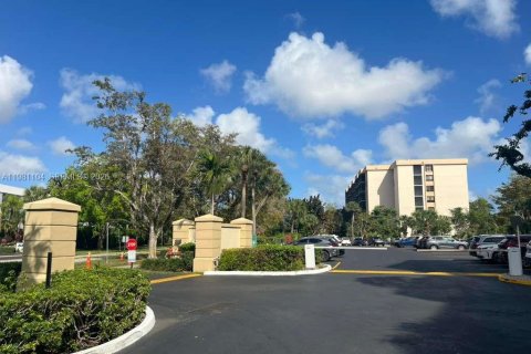 Condo in Miami, Florida, 3 bedrooms  № 2044322