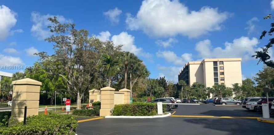 Condo in Miami, Florida, 3 bedrooms  № 2044322