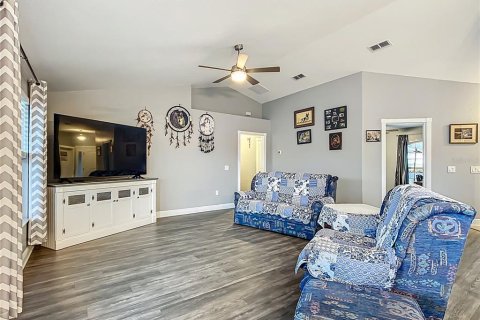 House in Winter Haven, Florida 4 bedrooms, 163.04 sq.m. № 1832778 - photo 9