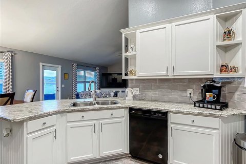 House in Winter Haven, Florida 4 bedrooms, 163.04 sq.m. № 1832778 - photo 15