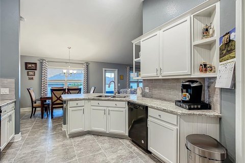 House in Winter Haven, Florida 4 bedrooms, 163.04 sq.m. № 1832778 - photo 16