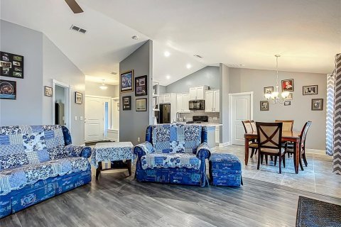 House in Winter Haven, Florida 4 bedrooms, 163.04 sq.m. № 1832778 - photo 8