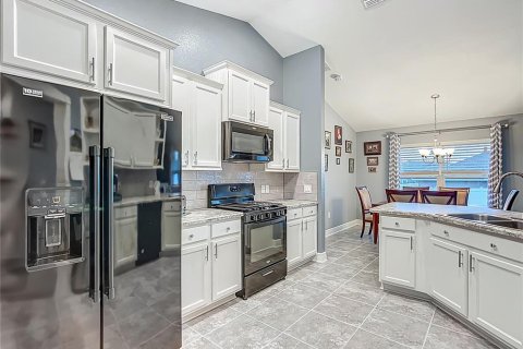 House in Winter Haven, Florida 4 bedrooms, 163.04 sq.m. № 1832778 - photo 17