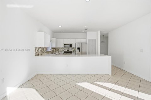 Villa ou maison à vendre à Miami, Floride: 3 chambres, 247.4 m2 № 2059949 - photo 14