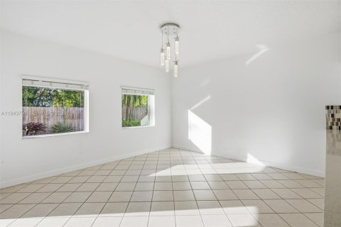 Villa ou maison à vendre à Miami, Floride: 3 chambres, 247.4 m2 № 2059949 - photo 17