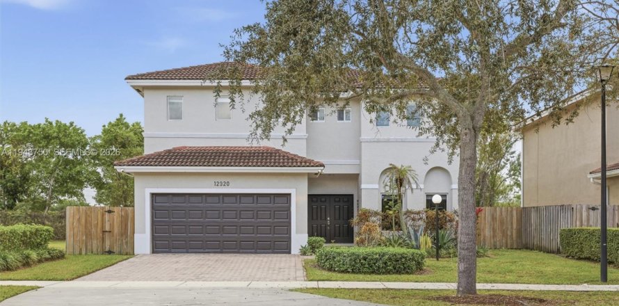 Villa ou maison à Miami, Floride 3 chambres, 247.4 m2 № 2059949