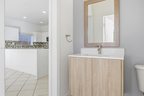 Villa ou maison à vendre à Miami, Floride: 3 chambres, 247.4 m2 № 2059949 - photo 18