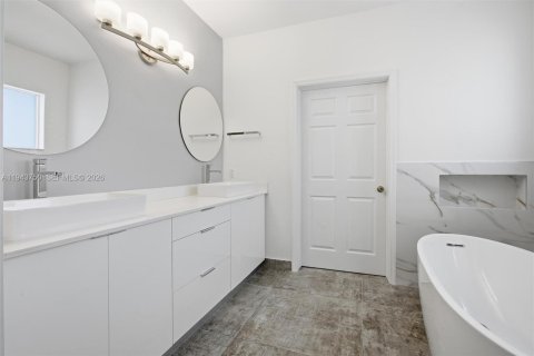 Villa ou maison à vendre à Miami, Floride: 3 chambres, 247.4 m2 № 2059949 - photo 30