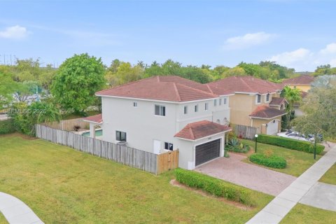 Villa ou maison à vendre à Miami, Floride: 3 chambres, 247.4 m2 № 2059949 - photo 4