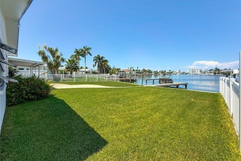 Villa ou maison à vendre à Treasure Island, Floride: 3 chambres, 147.34 m2 № 1898420 - photo 24
