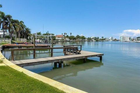 Villa ou maison à vendre à Treasure Island, Floride: 3 chambres, 147.34 m2 № 1898420 - photo 1