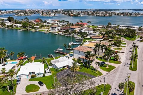 Villa ou maison à vendre à Treasure Island, Floride: 3 chambres, 147.34 m2 № 1898420 - photo 2