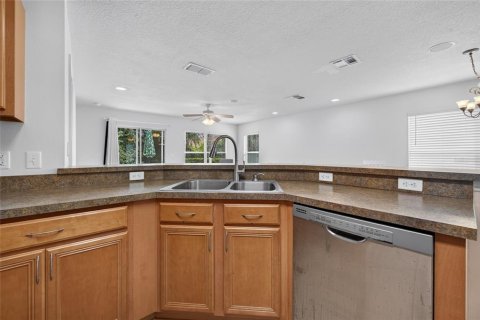 Touwnhouse à vendre à New Smyrna Beach, Floride: 3 chambres, 138.98 m2 № 2362307 - photo 5