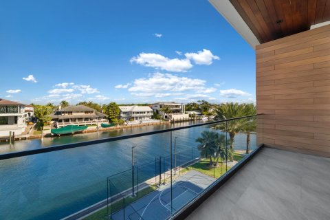 Купить виллу или дом в Корал-Гейблс, Флорида 7 спален, 650.97м2, № 2007136 - фото 30