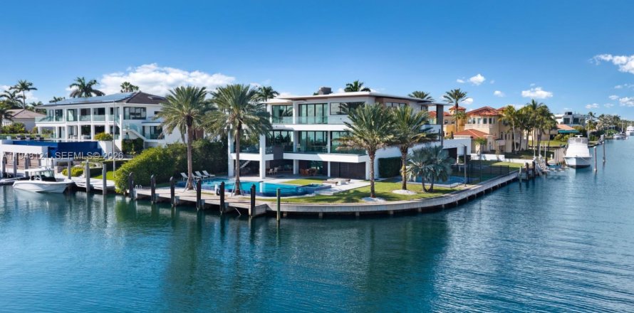 Дом в Корал-Гейблс, Флорида 7 спален, 650.97м2 № 2007136