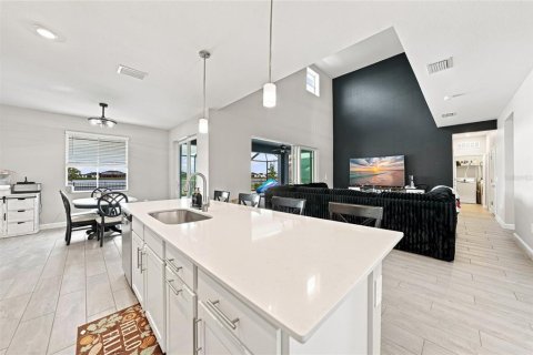 Villa ou maison à vendre à Punta Gorda, Floride: 6 chambres, 356.93 m2 № 2351927 - photo 11