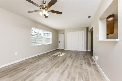 Villa ou maison à louer à Fern Park, Floride: 4 chambres, 189.43 m2 № 1873404 - photo 3