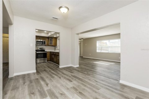 Villa ou maison à louer à Fern Park, Floride: 4 chambres, 189.43 m2 № 1873404 - photo 4