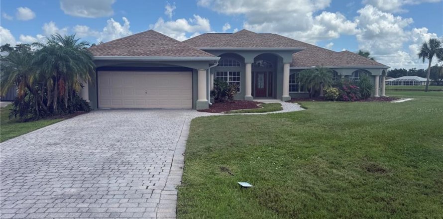 House in Punta Gorda, Florida 4 bedrooms, 237.74 sq.m. № 1908615