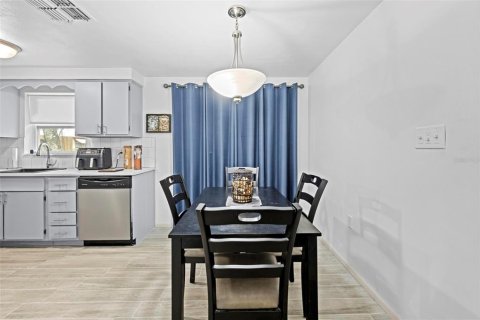 Casa en venta en New Port Richey, Florida, 2 dormitorios, 75.81 m2 № 1885680 - foto 13