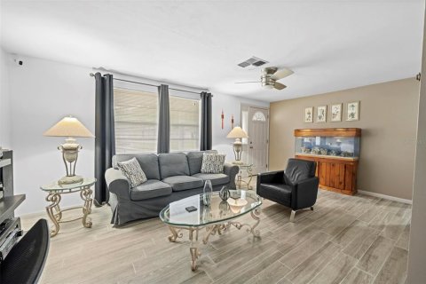 Casa en venta en New Port Richey, Florida, 2 dormitorios, 75.81 m2 № 1885680 - foto 6