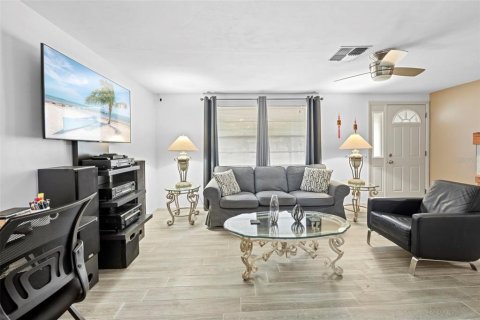 Casa en venta en New Port Richey, Florida, 2 dormitorios, 75.81 m2 № 1885680 - foto 7