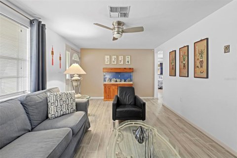 Casa en venta en New Port Richey, Florida, 2 dormitorios, 75.81 m2 № 1885680 - foto 5