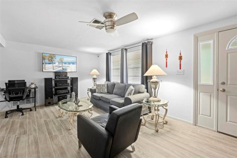 Casa en venta en New Port Richey, Florida, 2 dormitorios, 75.81 m2 № 1885680 - foto 3