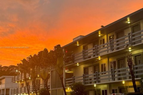 Condominio en venta en Fort Lauderdale, Florida, 1 dormitorio, 63.92 m2 № 1985137 - foto 1
